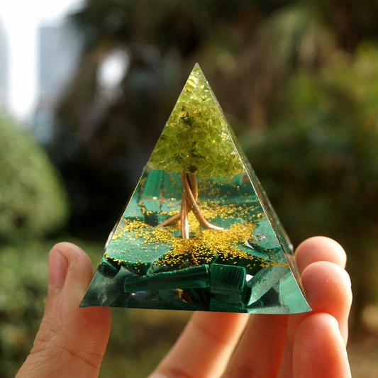 Pyramide chakra en cristal 6 CM